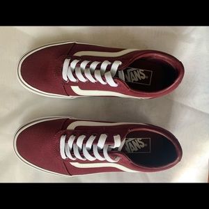 Vans Womens Ward Lo Suede Sneaker- Size US 6.5 NEW